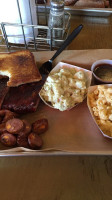 Roscoe's Smokehouse food