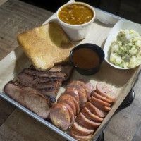 Roscoe's Smokehouse food