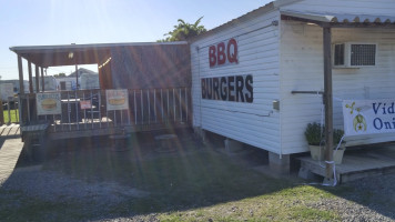 Jay Henry's Bbq outside