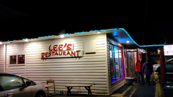 Lee's Chinese inside