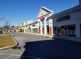 Saffron Indian Grocery Halal Meat outside