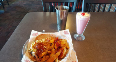 Fuddruckers food