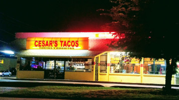 Cesar's Tacos outside