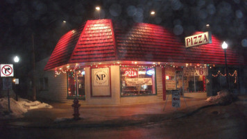 Newport Pizza outside