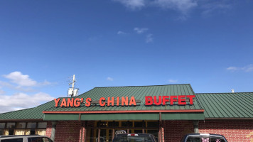 Yang's China Buffet outside