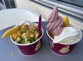 Menchie's Frozen Yogurt food