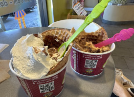 Menchie's Frozen Yogurt food