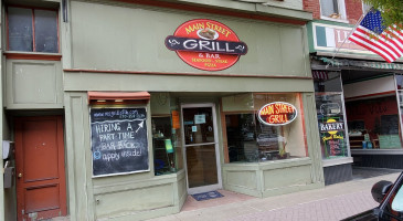 Main Street Grill outside