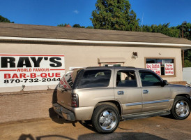 Ray's World Famous Bbq outside