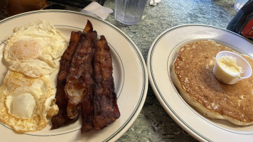 Molly B's Diner food