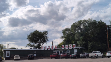 Pizza Shop outside