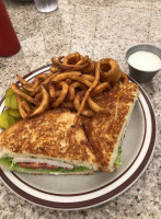 Tater’s Cafe food