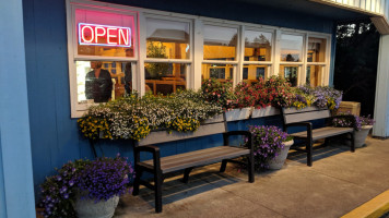 Chalet Bakery outside