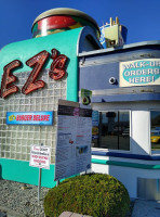 Ez's Burger Deluxe outside