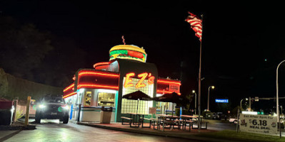 Ez's Burger Deluxe outside