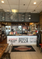 Manhattan Pizza inside