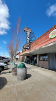 Simcoe Cafe outside