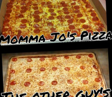 Momma Jo's Pizza food