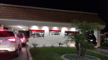 In-n-out Burger outside