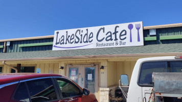 Lakeside Cafe outside