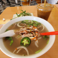 Pho Hong Thom food