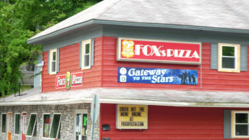 Galeton Fox's Pizza outside