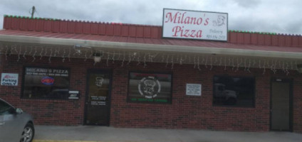 Milano's Pizza outside