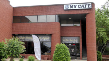 New York Cafe Catering outside