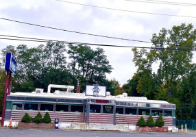 Makris Diner outside