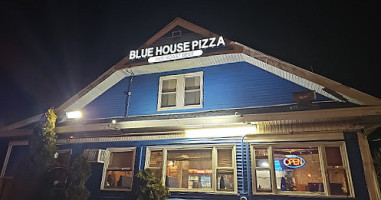 Blue House Family Pizza Salem outside