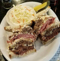 Gruby's New York Deli food