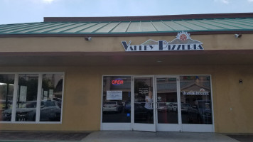 Valley Pizzeria outside