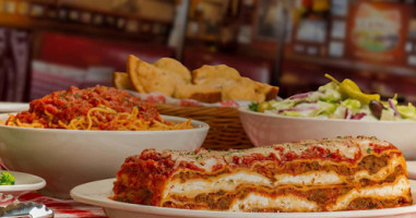 Buca Di Beppo Italian food