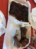 Bob's Smokehouse food