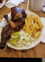 Bob's Smokehouse food