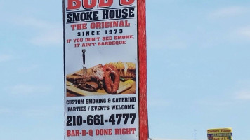 Bob's Smokehouse food