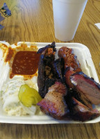 Bob's Smokehouse food