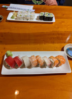 Hanami Sushi inside