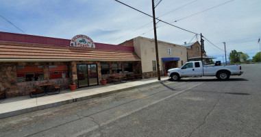 Malin Country Diner outside