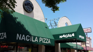 Nagila Pizza outside