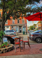 Beacon Bread Company outside