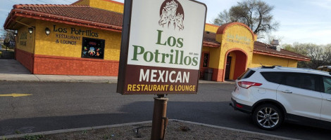 Los Potrillos Mexican outside