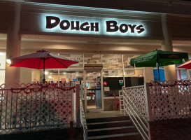 Dough Boys Pizza outside