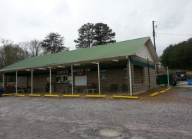 Paul's Drive Inn outside