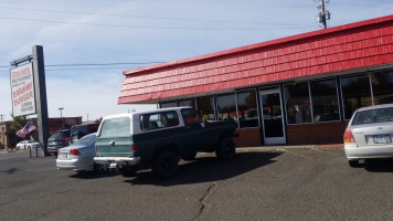 David's Brawny Burger outside