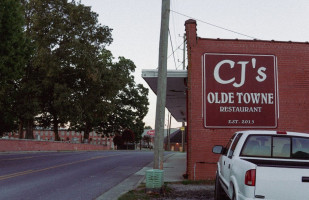 Cj's Olde Towne outside