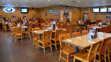 Willow River Saloon/carbone's Pizzeria inside