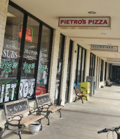 Pietro's Italian Pizzeria outside