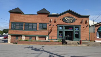 Riley's By the River Restaurant outside