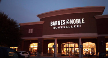 Barnes Noble outside